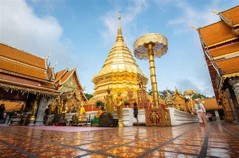 Wat Phra That Doi Suthep: En Glittrande Pagoda på Toppen av Chiang Mais Berg