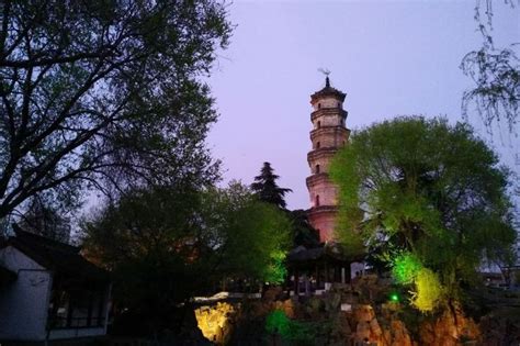  Wenfeng Tower! En imponerande struktur med en magnifik utsikt över Fuyang