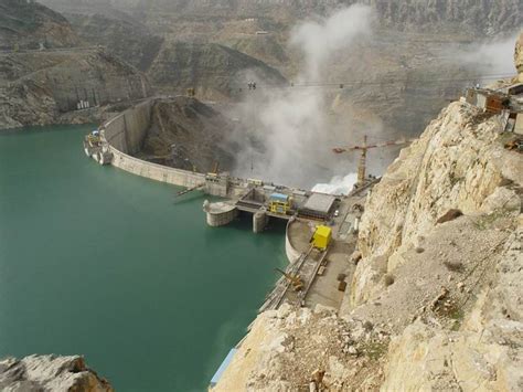  Liuxin Dam, En Gigantisk Betongvägg I Bergets Foten!