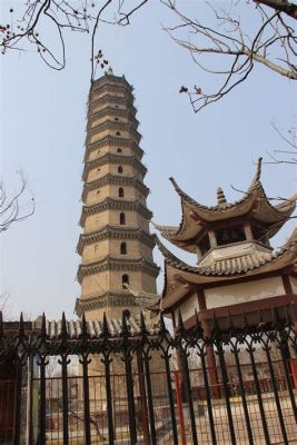   Wenfeng Pagoda - En Historisk Bastion Med Utsikt Över Zhanjiang!